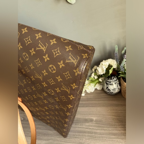 Louis Vuitton Luco Monogram Shoulder Bag - Picture 3 of 10
